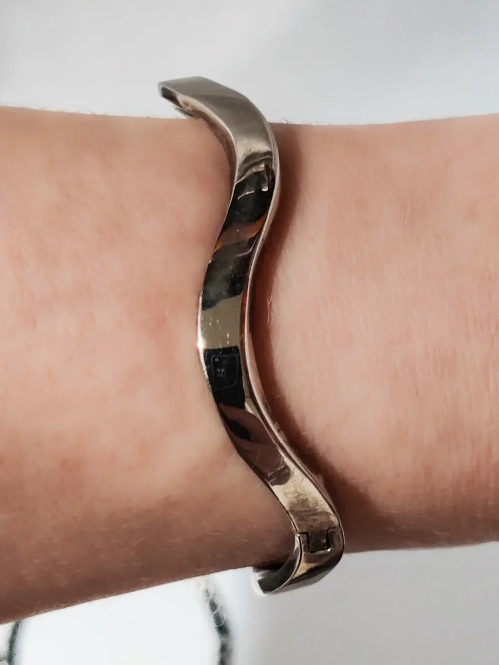 Vintage 925 Sterling Silver Wavy Hinged Bangle Bracelet